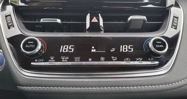 Toyota Corolla cena 72900 przebieg: 236105, rok produkcji 2019 z Uniejów małe 301